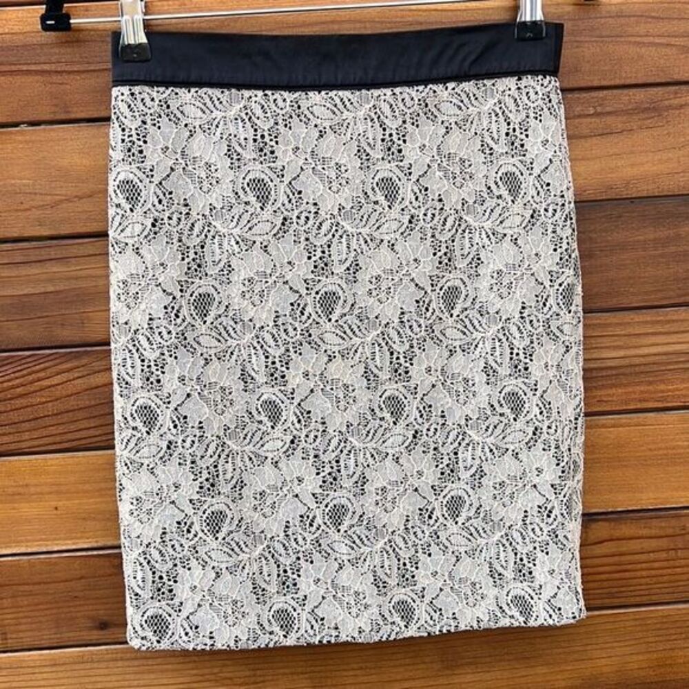 Elegant Lace Mini Skirt with Liner